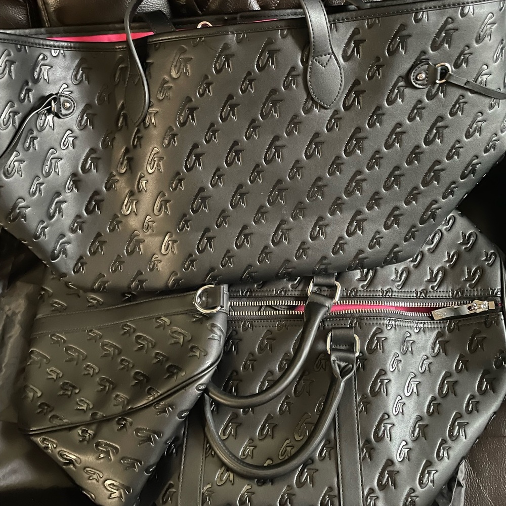 Glamaholic duffel an tote set 🖤💗